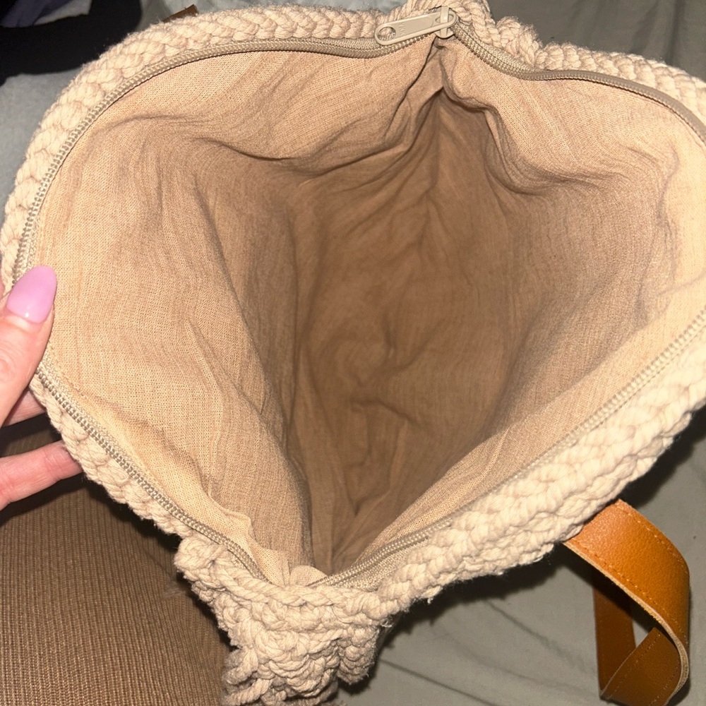 Beige Crochet Fringe Round Bag - Picture 3 of 3